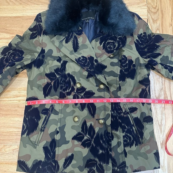 Banana Republic Rose Pattern Camo Jacket w/ Removable Collar - Size M - Picture 11 of 12